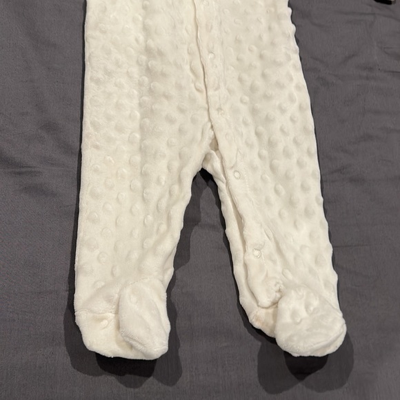 Disney Cream Color Baby Footsie Size 6-9 Months - Picture 2 of 6